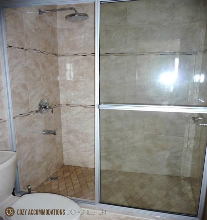Cozy Accommodations - Dorchester City Line Kingston Phòng bức ảnh