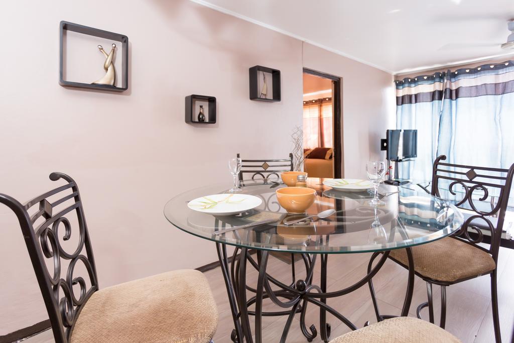 Cozy Accommodations - Dorchester City Line Kingston Ngoại thất bức ảnh