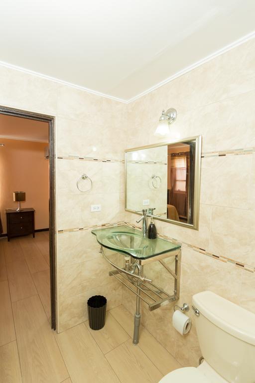 Cozy Accommodations - Dorchester City Line Kingston Ngoại thất bức ảnh