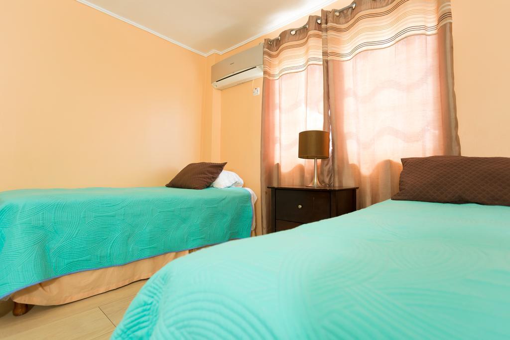 Cozy Accommodations - Dorchester City Line Kingston Ngoại thất bức ảnh